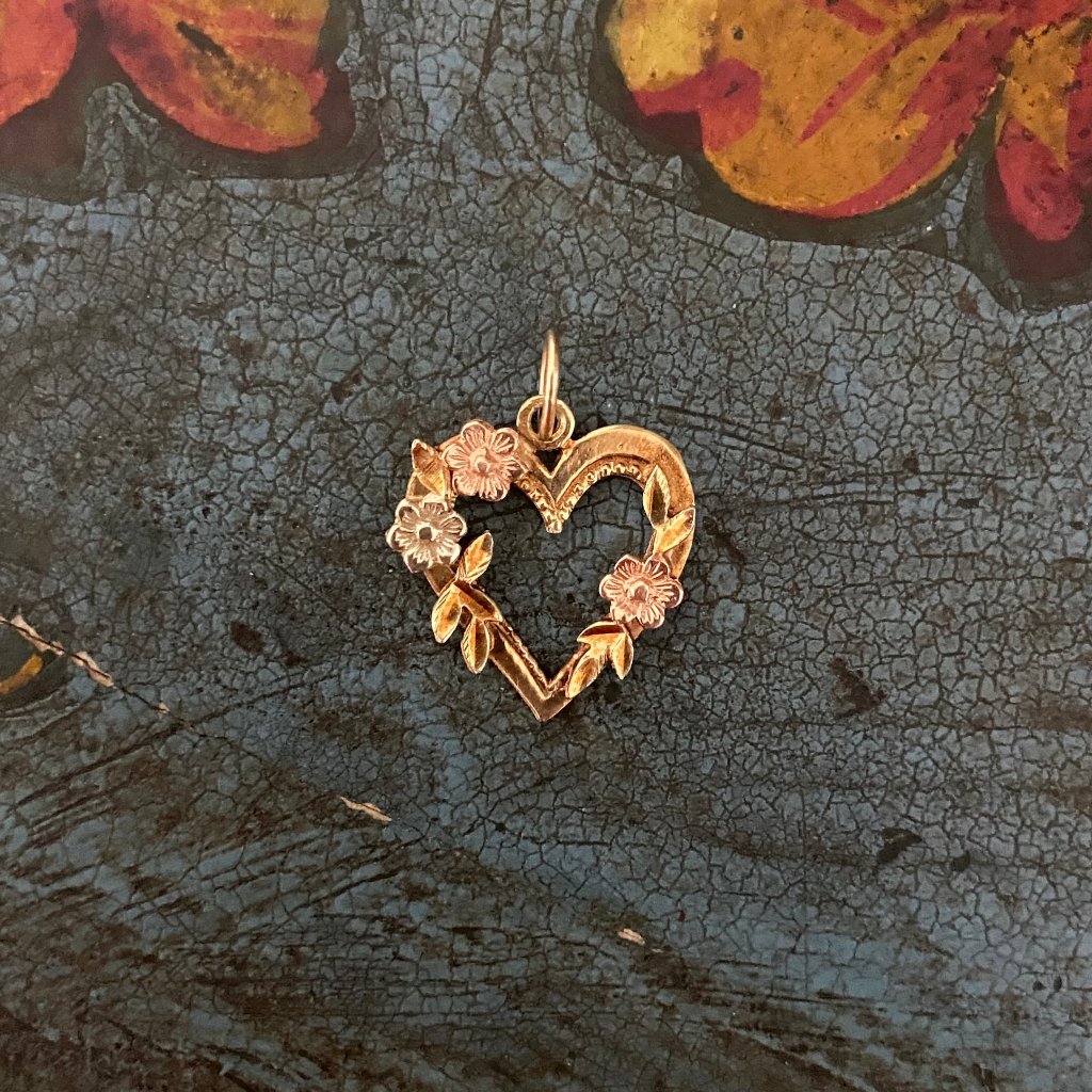 Vintage 14k Black Hills Gold Floral Heart Pendant 150$